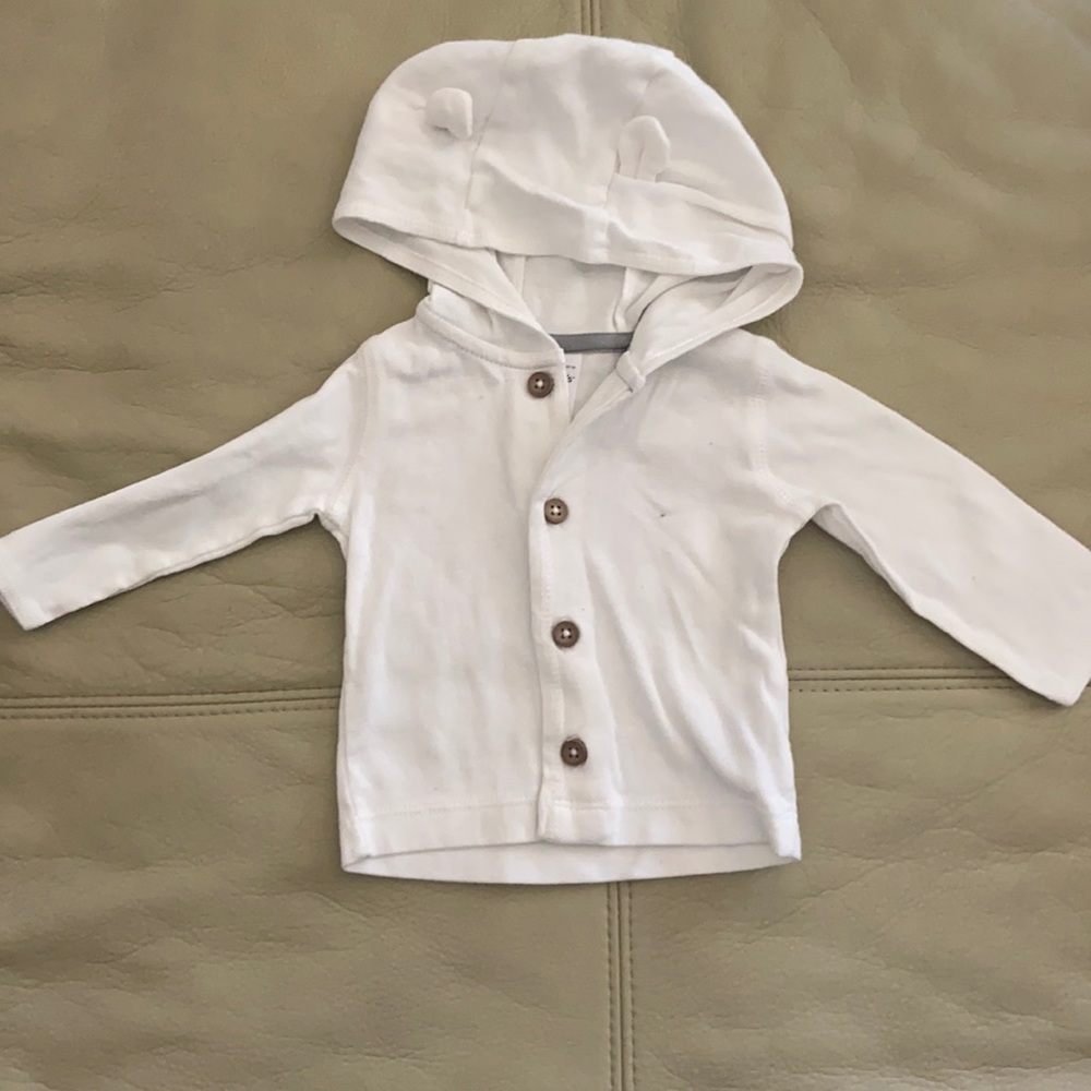 Pure white sweater. No blemishes